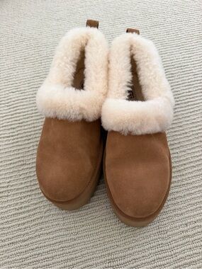 NWOT UGG Tazzelle Slippers